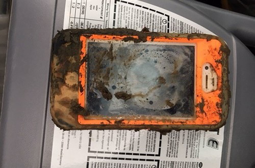 iPhone 4 sống sót hơn 1 năm dưới đáy hồ